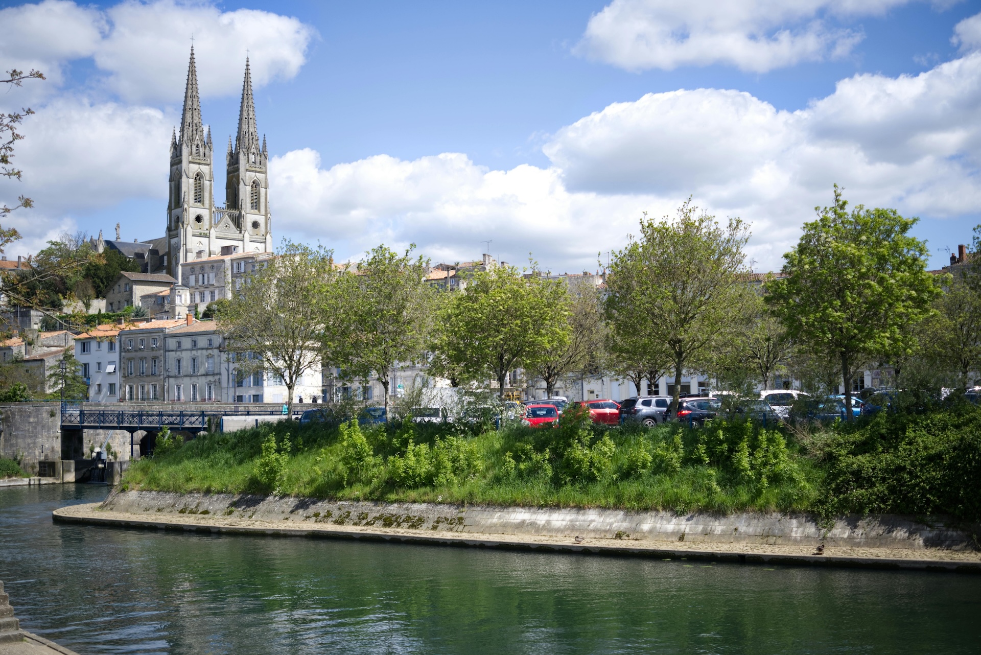 Investir dans l'immobilier à Niort en 2025 : est-ce le bon moment ?