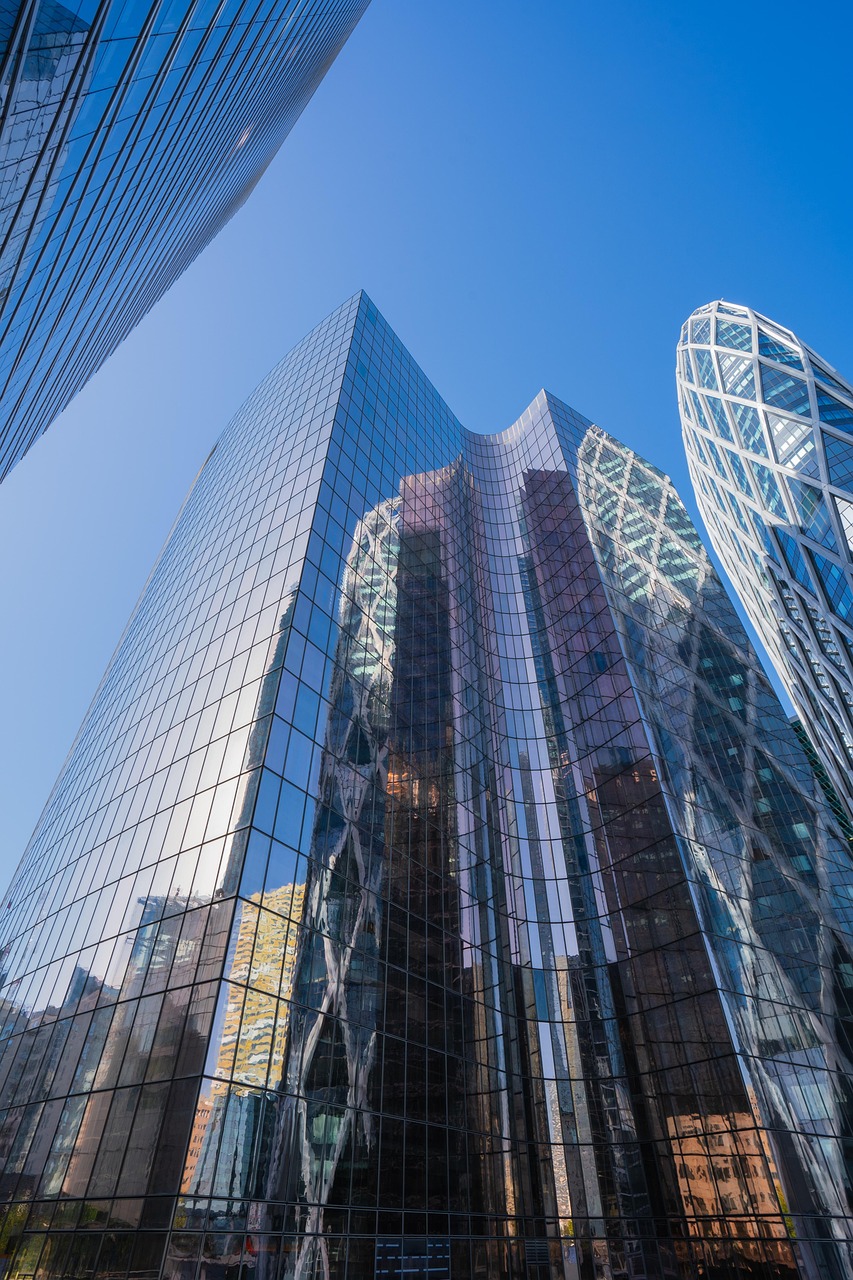 Découvrez comment investir en SCPI, les avantages, les risques et les stratégies pour optimiser votre patrimoine immobilier. Conseils d'expert par R&D Patrimoine.
